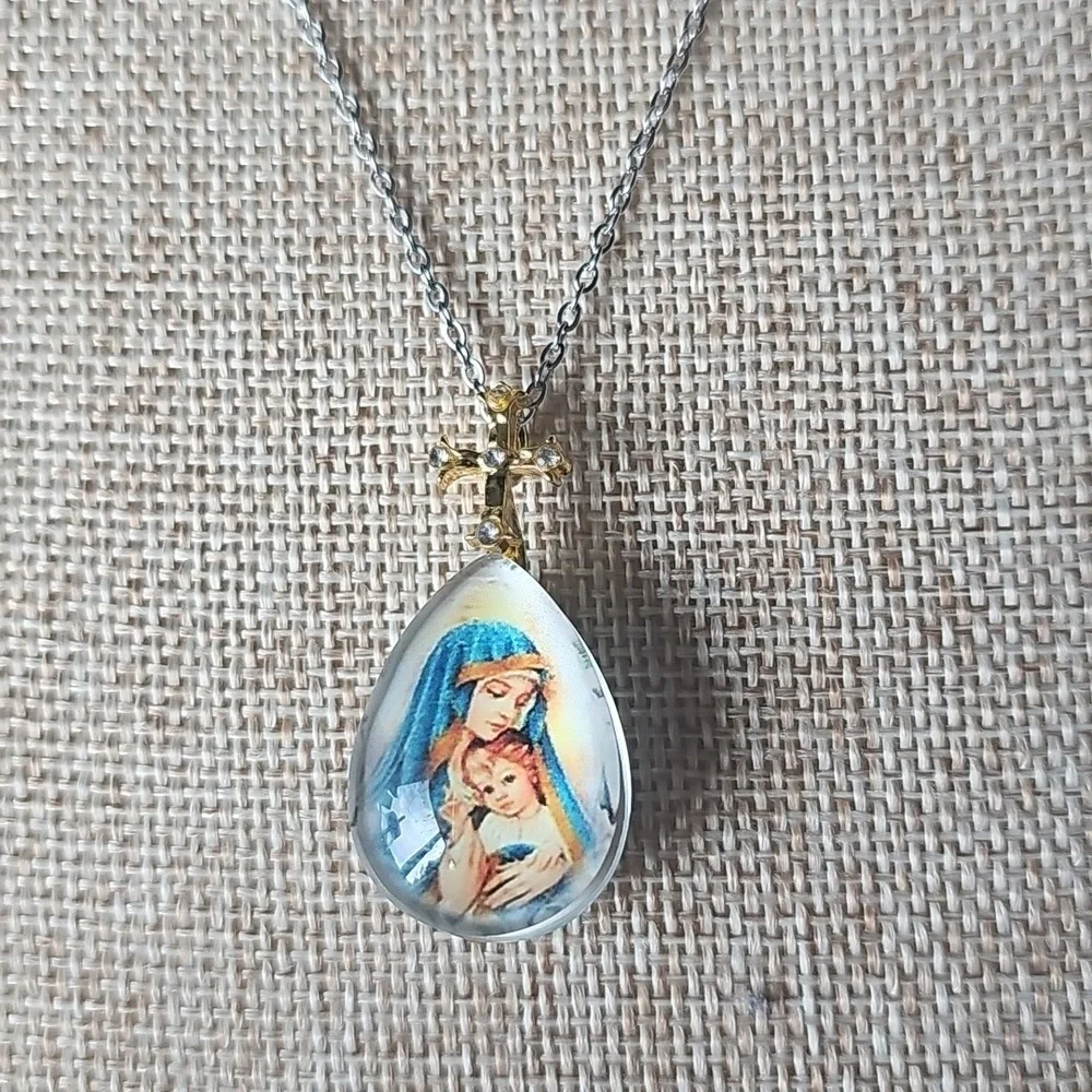 NIB Acrylic Double Sided Mother Mary Holding Baby Jesus Necklace